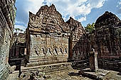 Preah Khan - courtyards with funerary chapels